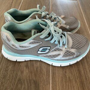SKECHERS Memory Foam Gray Running Shoe Women's Size 6.5 US 11726